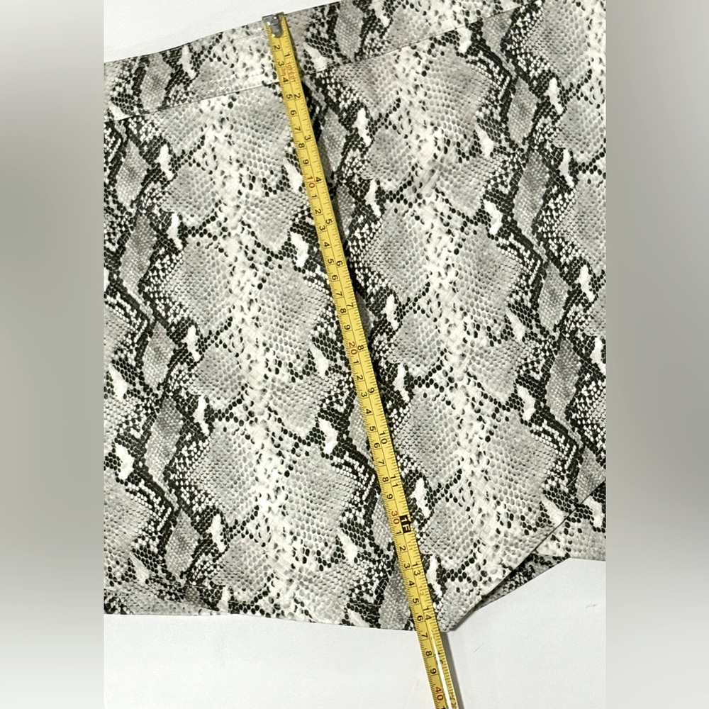 Cloud Ten Faux Leather Python Snake Print Wrap Skort Women’s size Large - Picture 14 of 14
